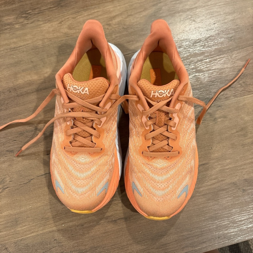 Hoka Arahi 6